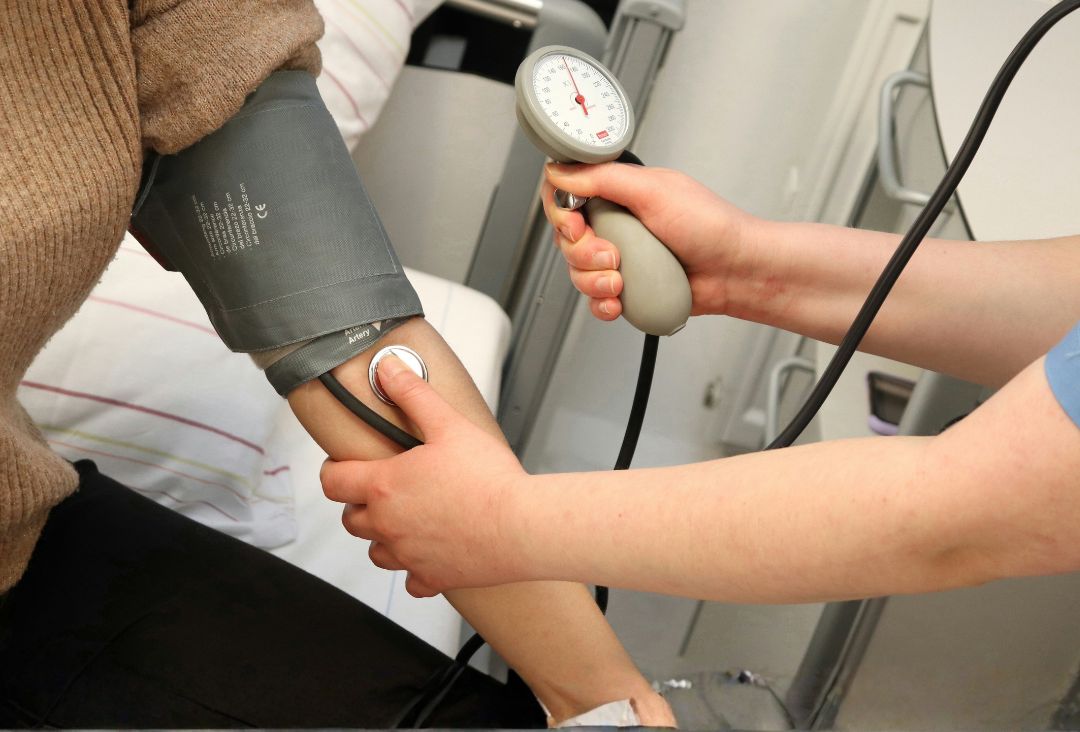 توفير الممرضات والكوادر الصحيه 